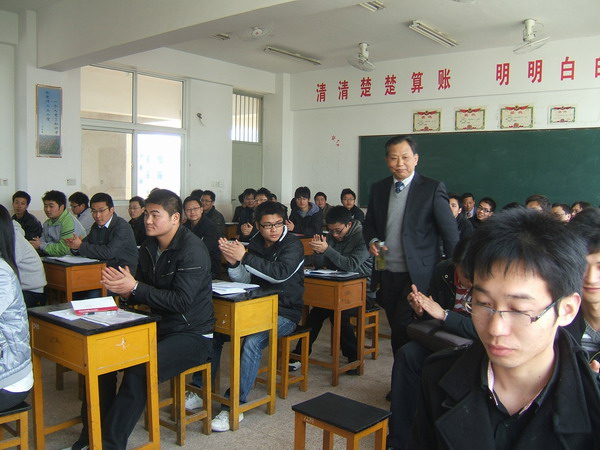 集團董事長親臨新員工培訓現場發(fā)表精彩演說